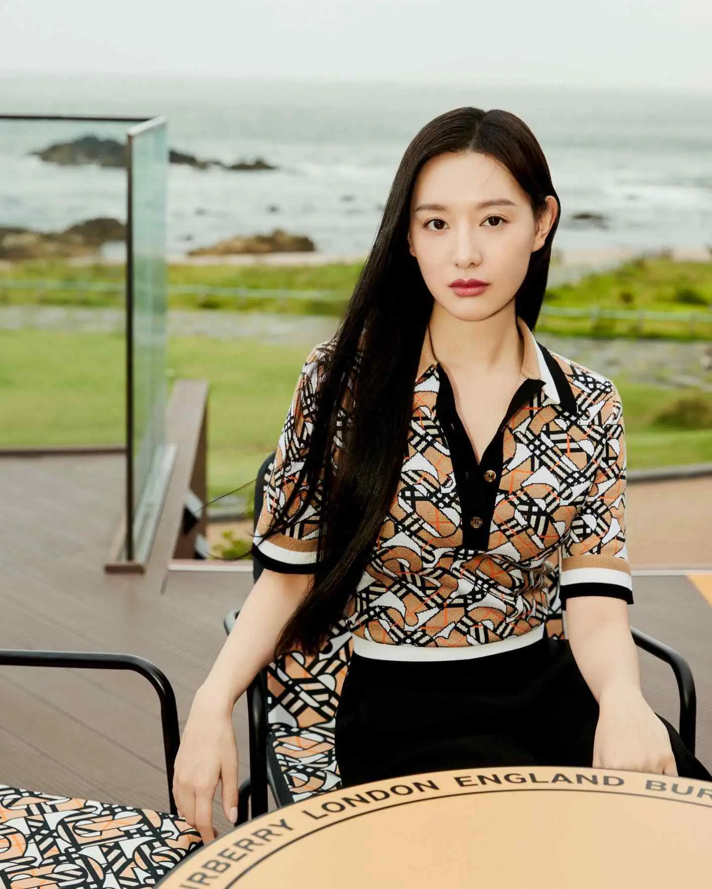 Kim Ji Won - kim-ji-won-hot-23.webp